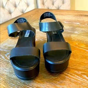 STEVE MADDEN PLATFORM SANDALS